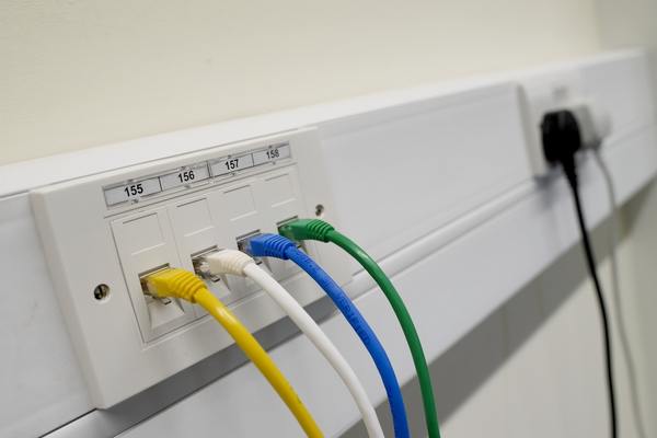 چیدمان اصولی کابل برق و شبکه در ترانکینگ